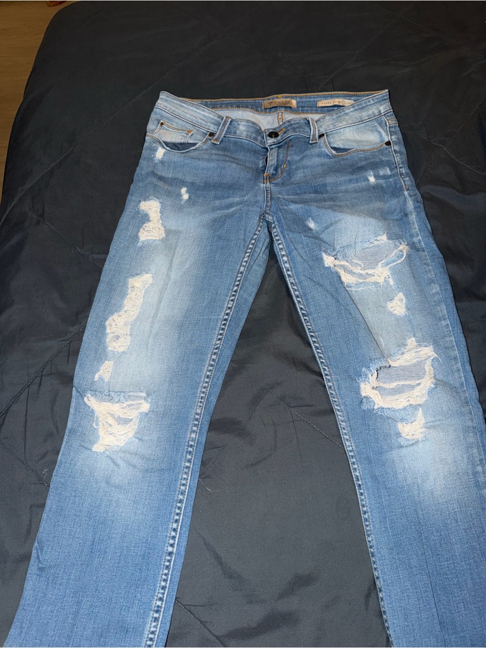 Guess Distressed Light Wash Skinny Jeans